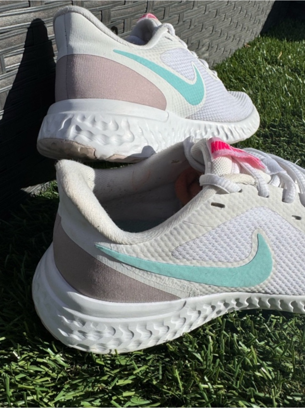 7 Nike Revolution 5.0 Women’s running white and teal. - Picture 3 of 7
